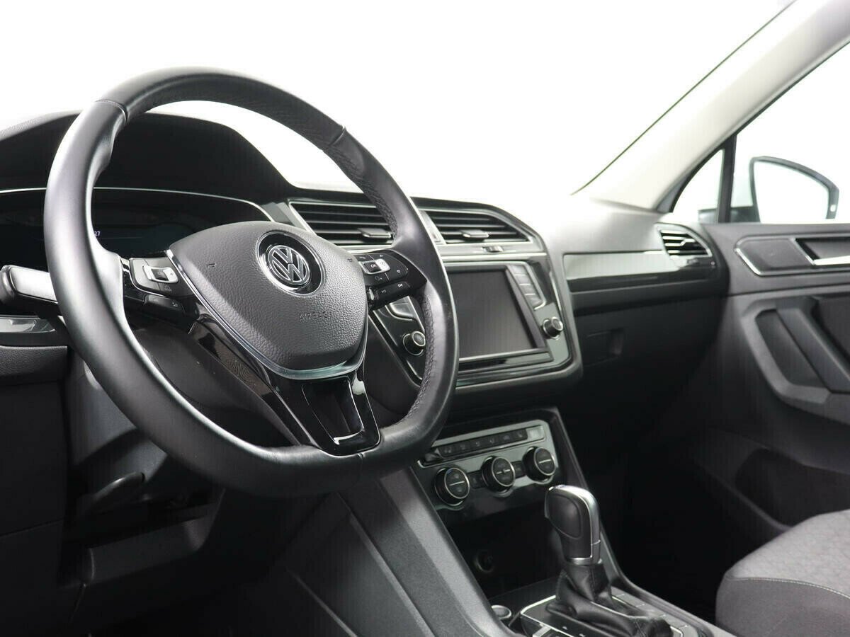 Volkswagen Tiguan, 2.0 л, Робот, 2018 фото 8