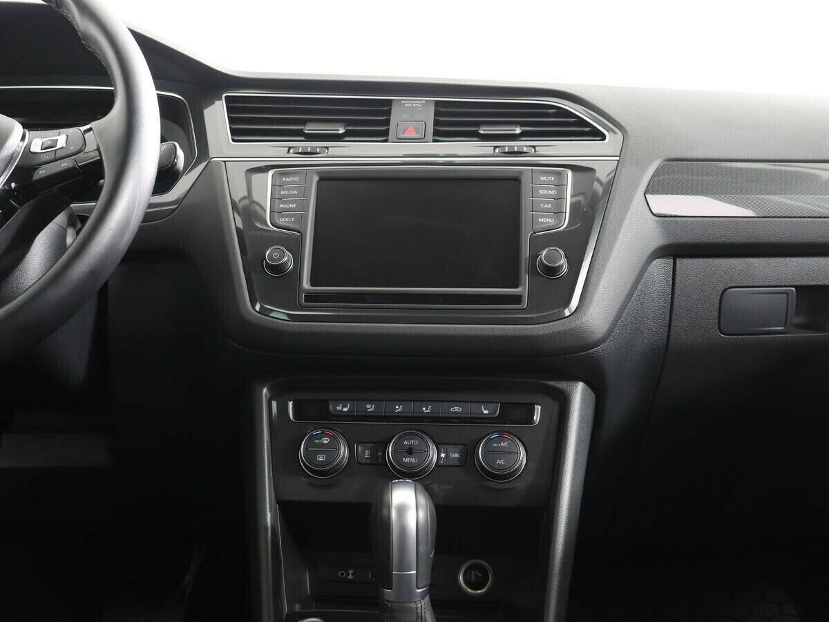 Volkswagen Tiguan, 2.0 л, Робот, 2018 фото 2