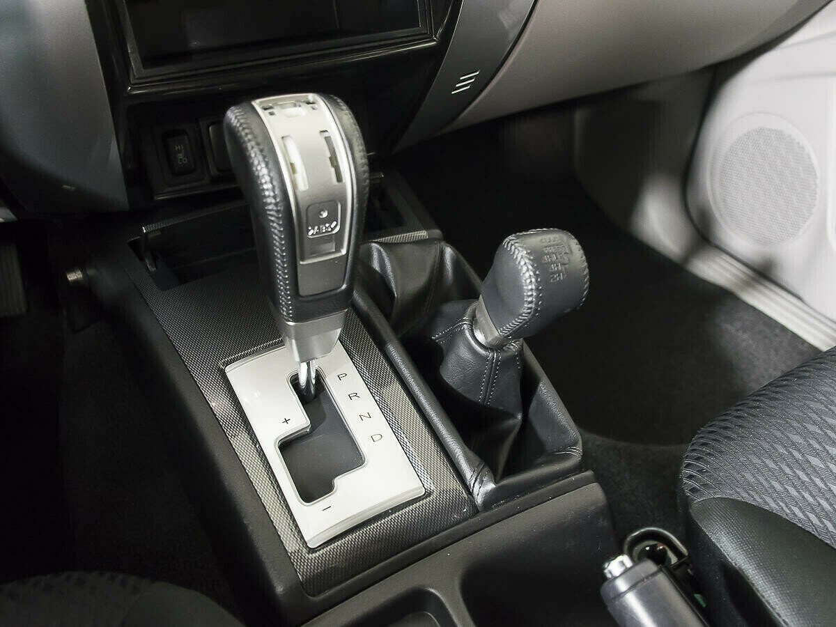 Mitsubishi Pajero Sport, 2.5 л, АТ, 2014 фото 2