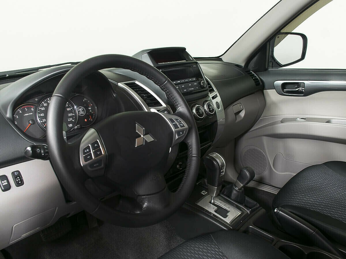 Mitsubishi Pajero Sport, 2.5 л, АТ, 2014 фото 9