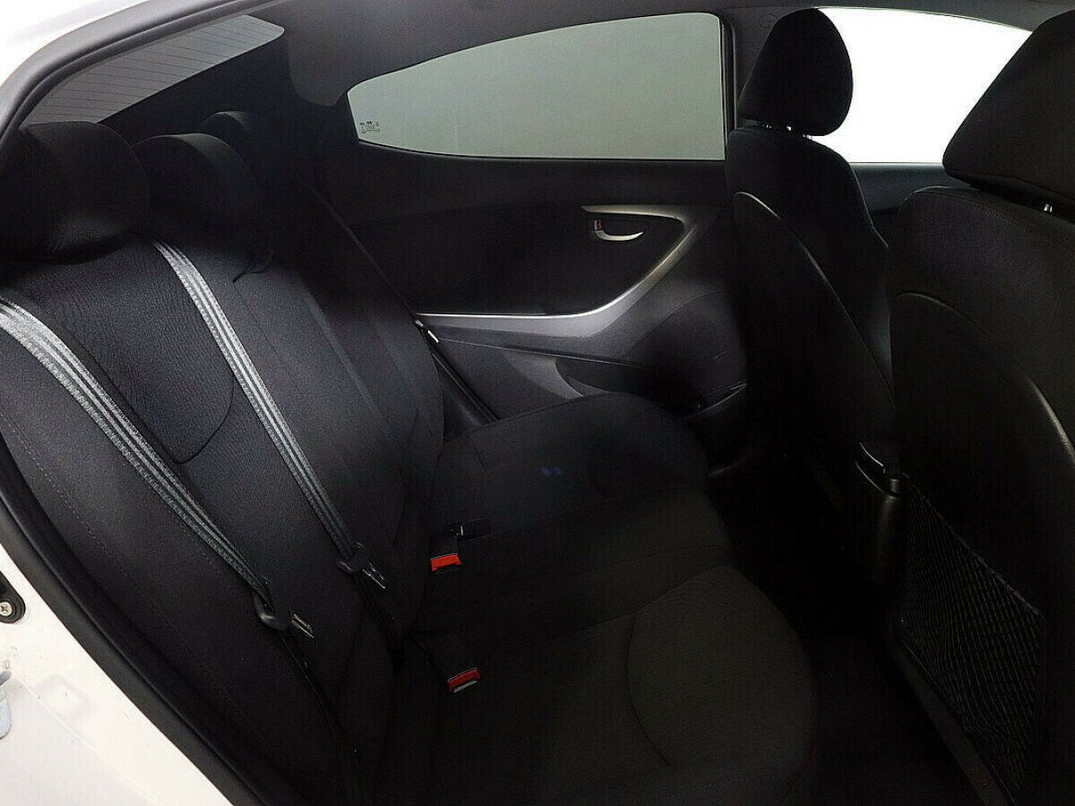 Hyundai Elantra, 2.0 л, АТ, 2015 фото 2
