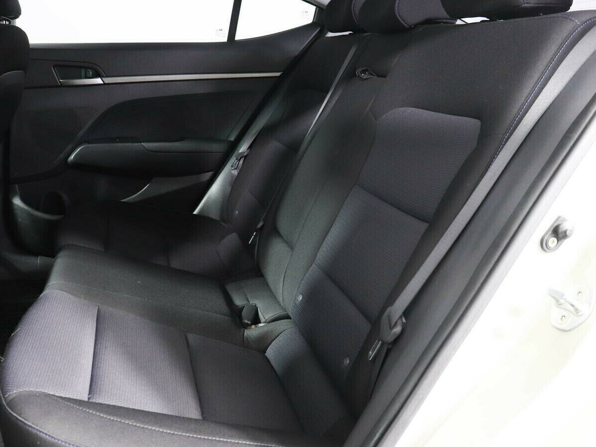 Hyundai Elantra, 2.0 л, АТ, 2016 фото 1