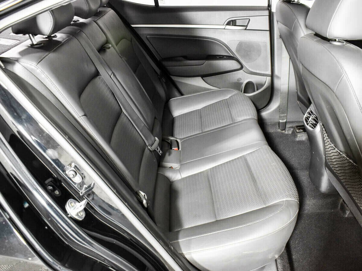 Hyundai Elantra, 2.0 л, АТ, 2017 фото 1