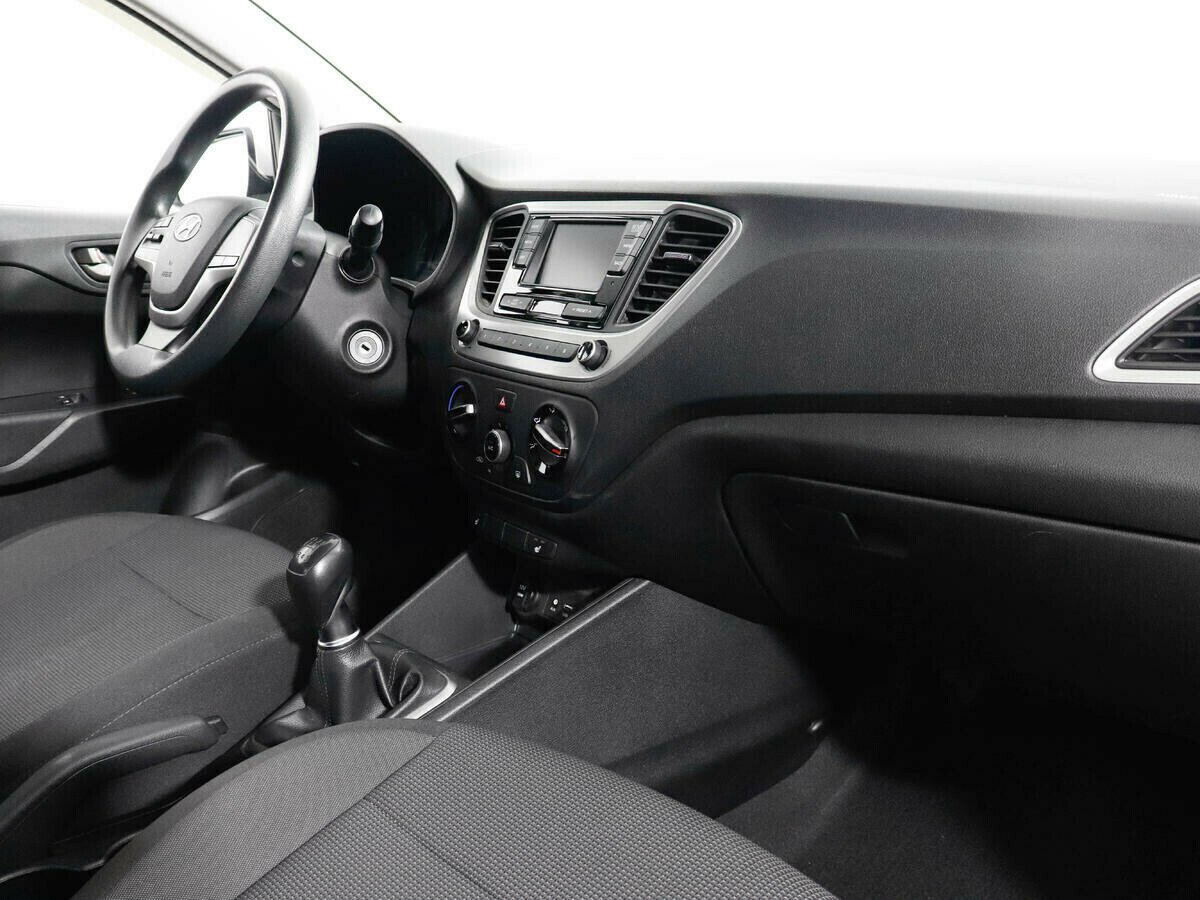Hyundai Solaris, 1.6 л, МТ, 2018 фото 1