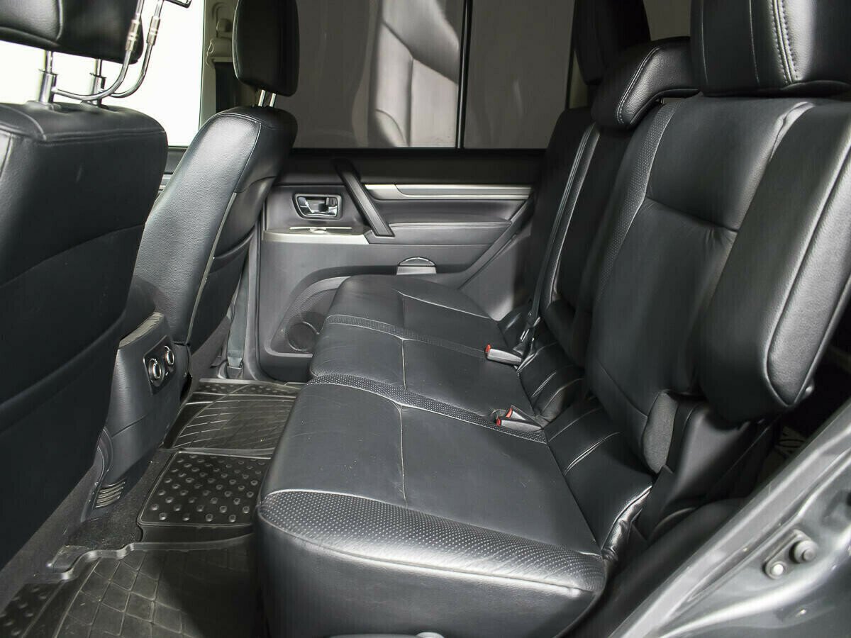 Mitsubishi Pajero, 3.0 л, АТ, 2011 фото 2