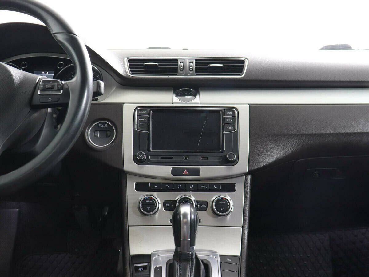 Volkswagen Passat, 1.8 л, Робот, 2011 фото 7