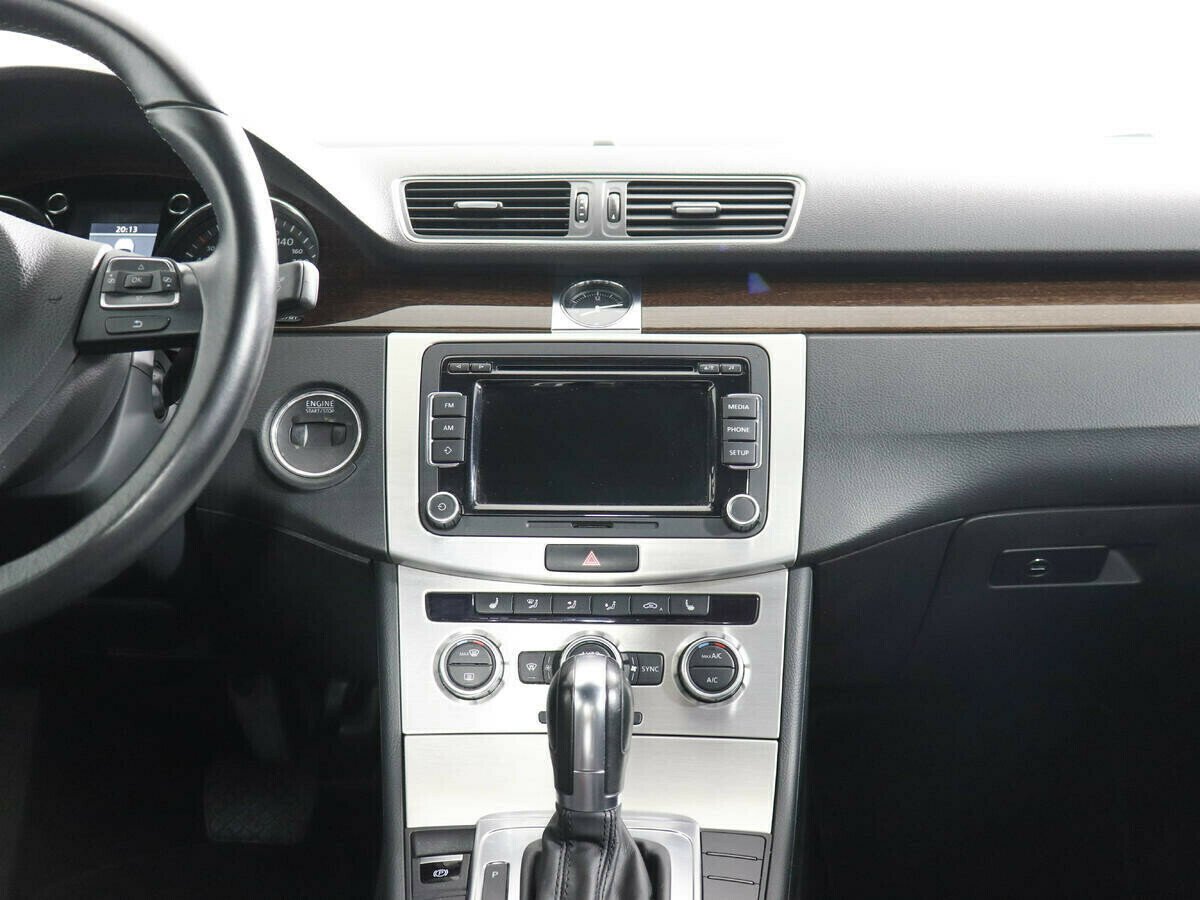 Volkswagen Passat, 1.8 л, Робот, 2012 фото 1
