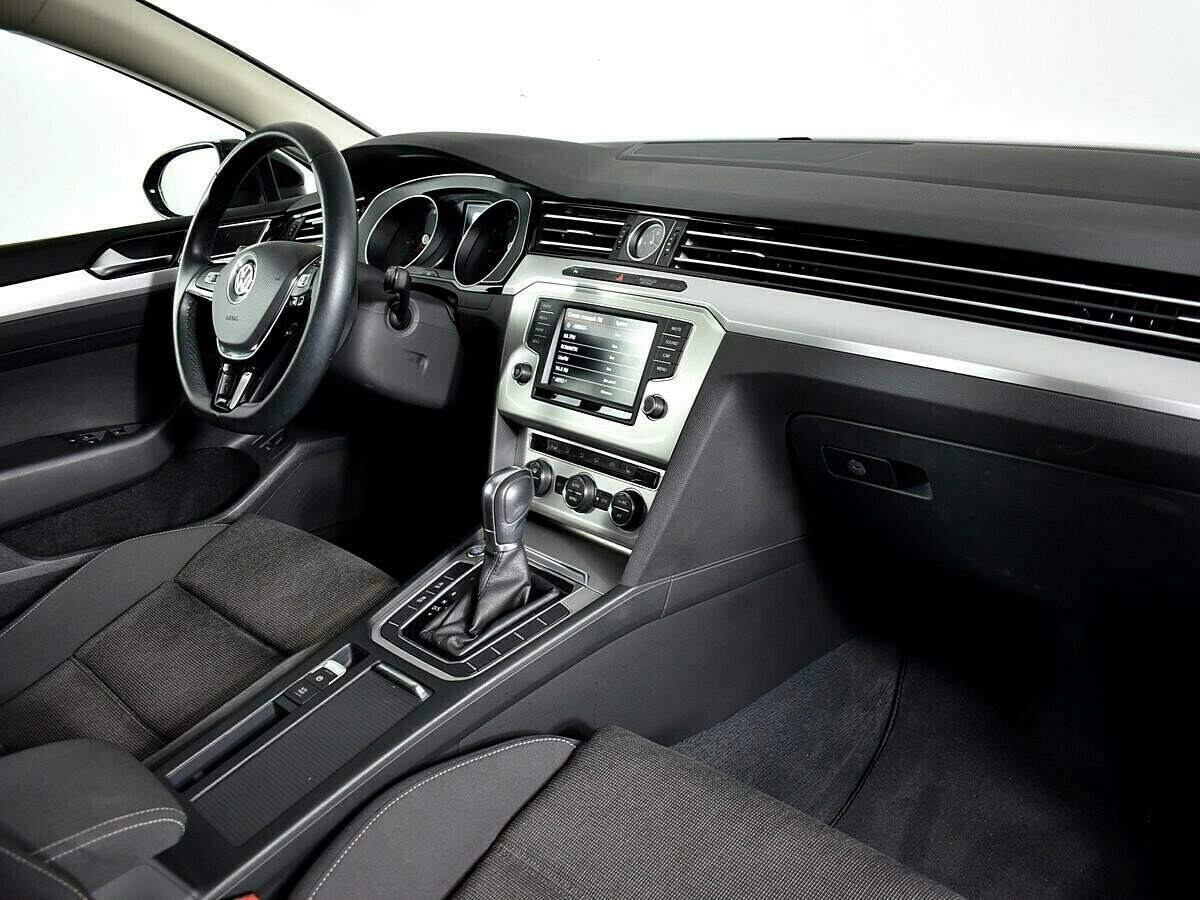 Volkswagen Passat, 1.8 л, Робот, 2016 фото 2
