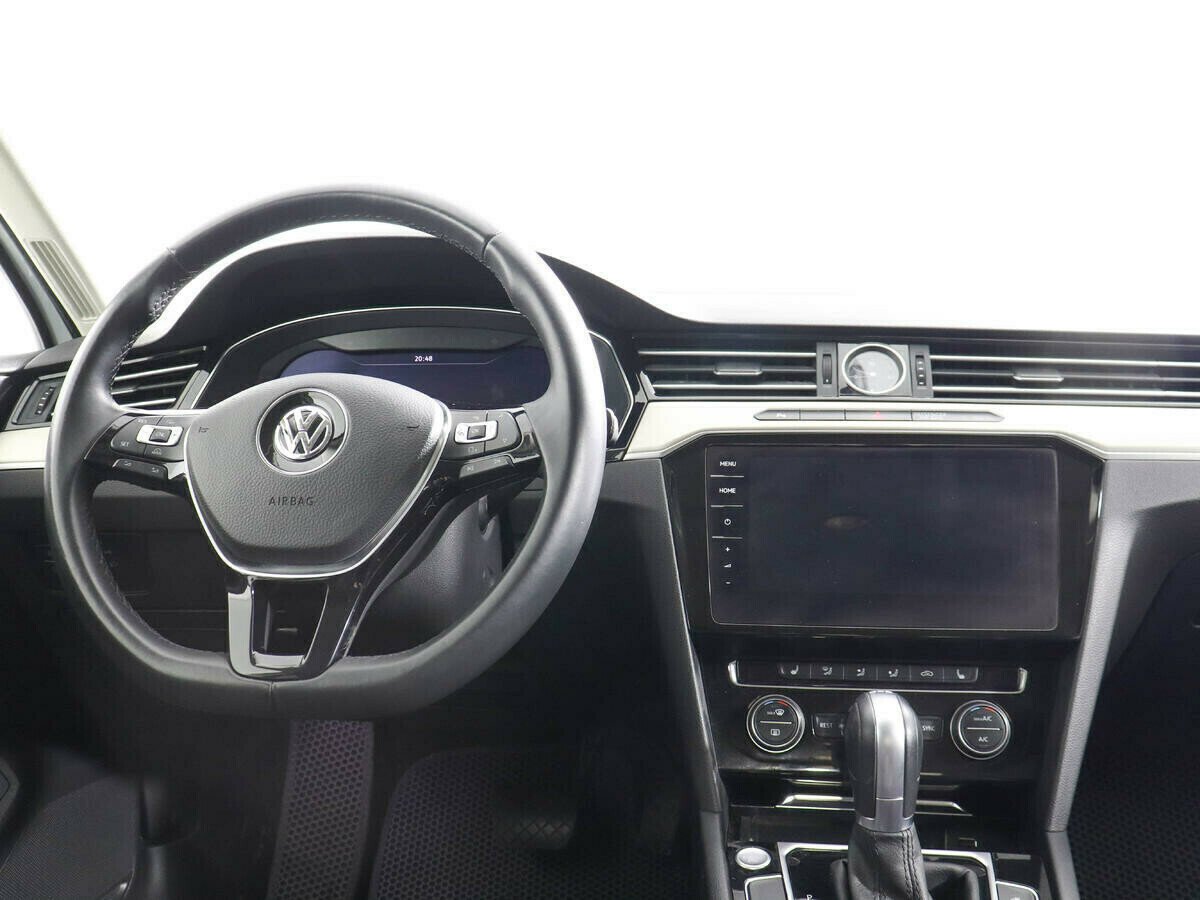 Volkswagen Passat, 1.8 л, Робот, 2017 фото 8