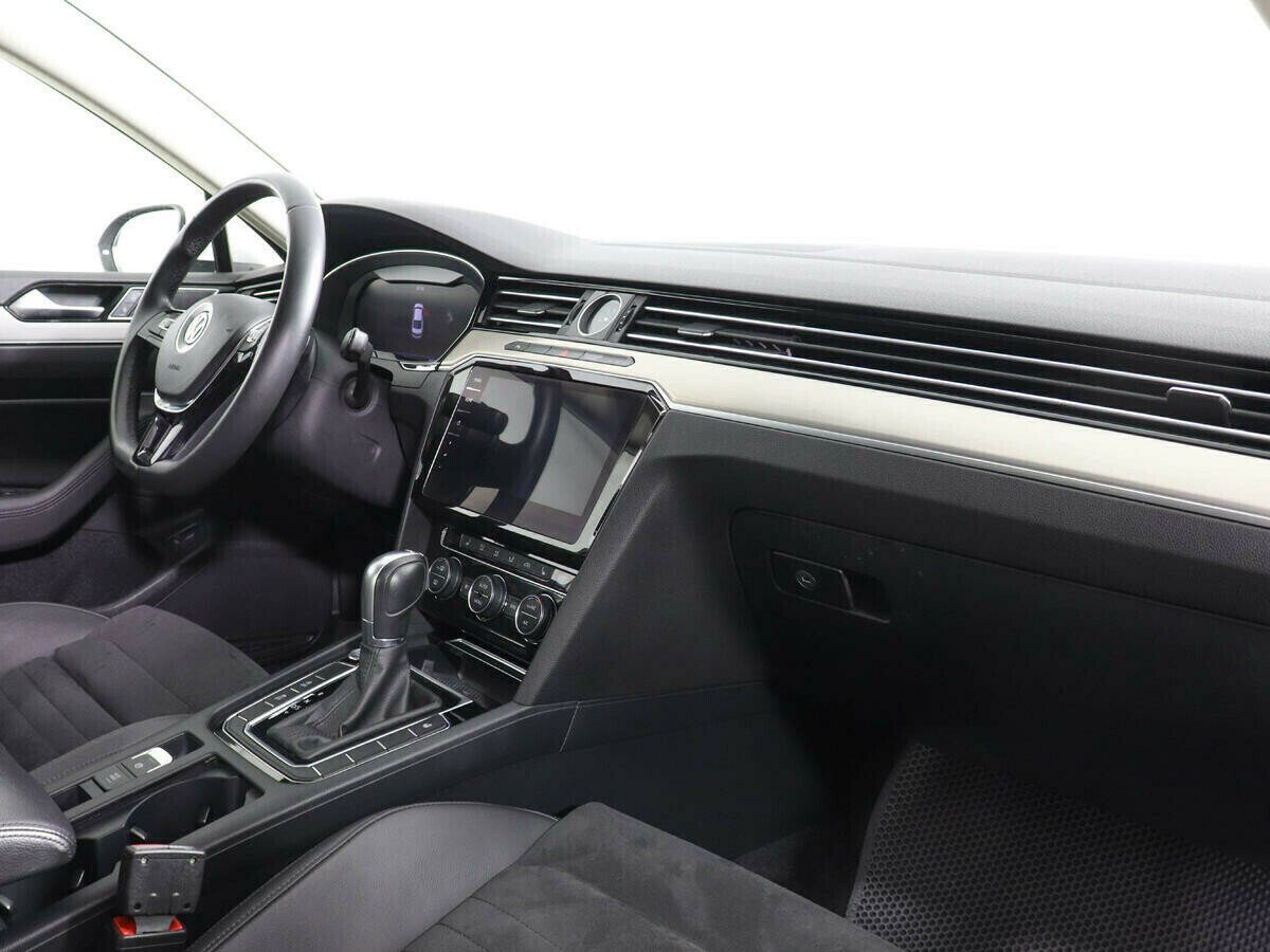 Volkswagen Passat, 1.8 л, Робот, 2017 фото 2