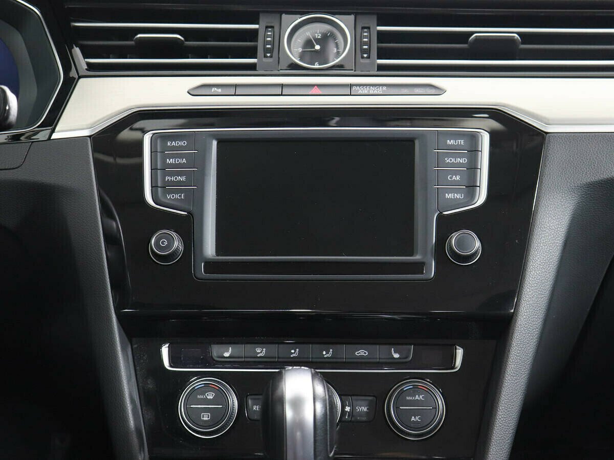 Volkswagen Passat, 1.8 л, Робот, 2018 фото 2