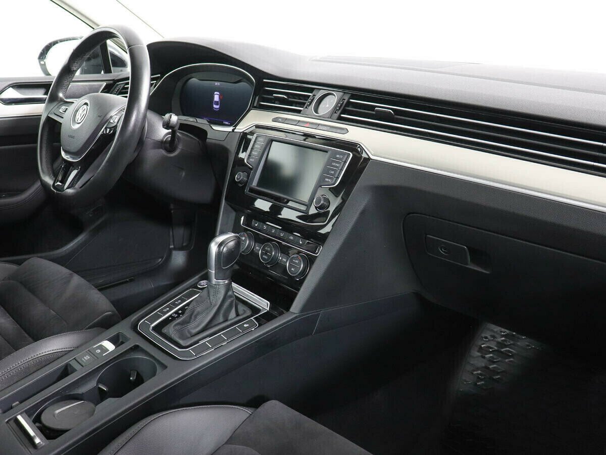 Volkswagen Passat, 1.8 л, Робот, 2018 фото 8