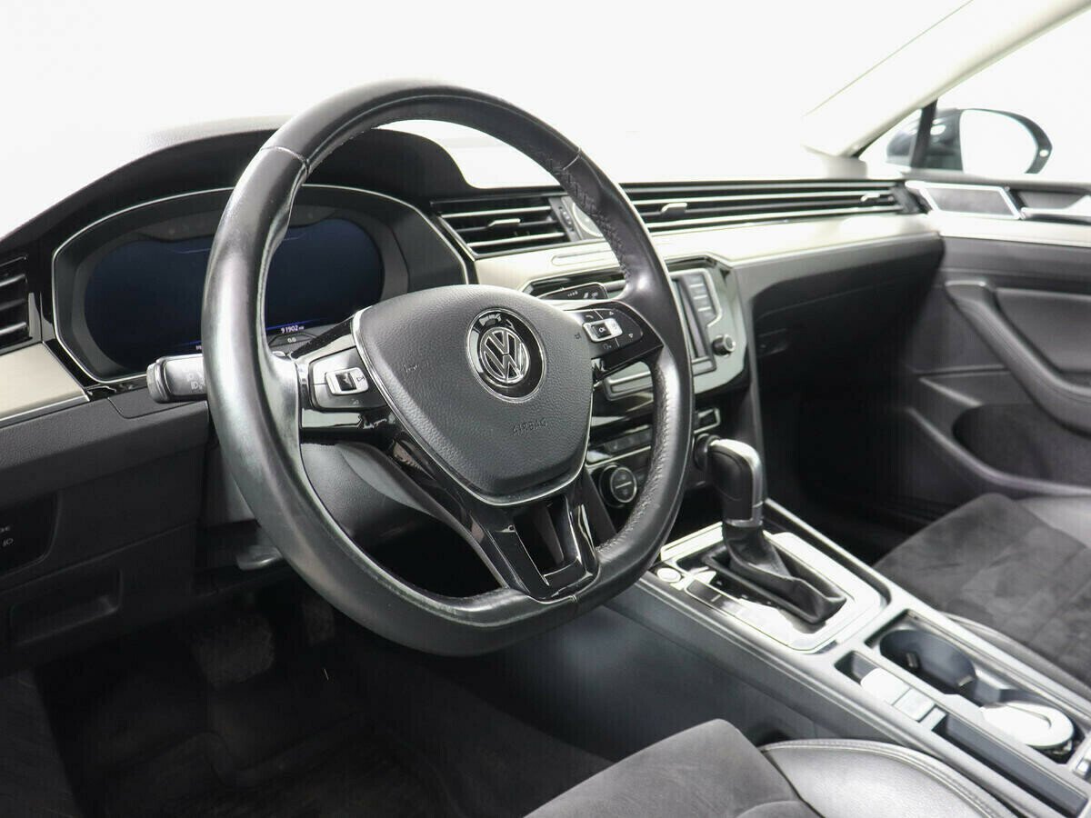 Volkswagen Passat, 1.8 л, Робот, 2018 фото 9