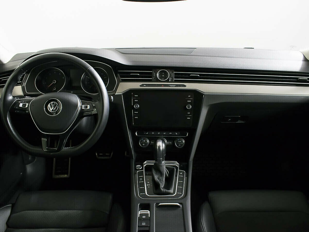 Volkswagen Passat, 1.8 л, Робот, 2018 фото 12