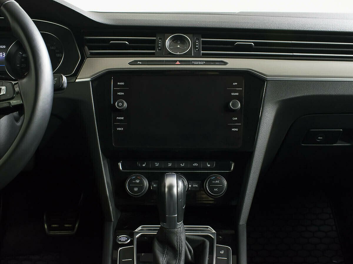 Volkswagen Passat, 1.8 л, Робот, 2018 фото 13