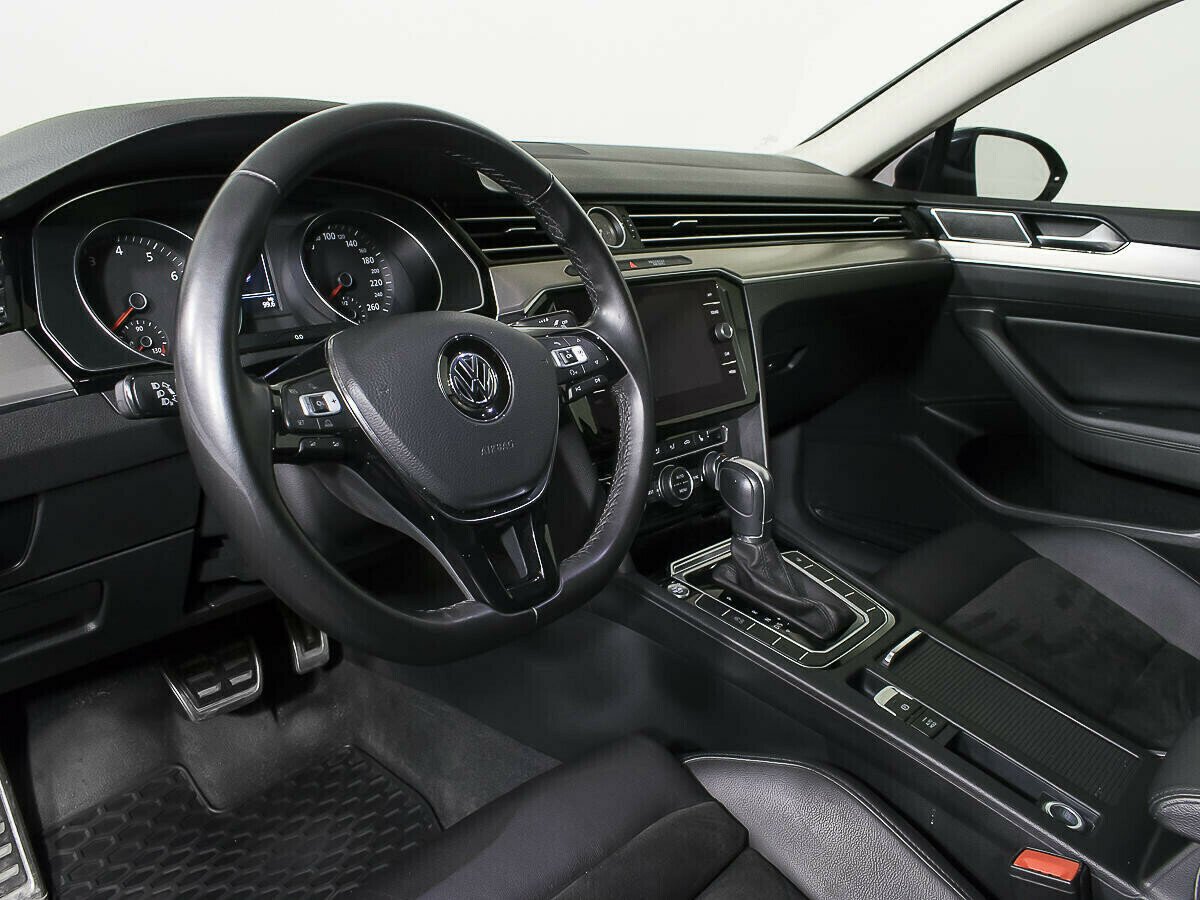 Volkswagen Passat, 1.8 л, Робот, 2018 фото 7