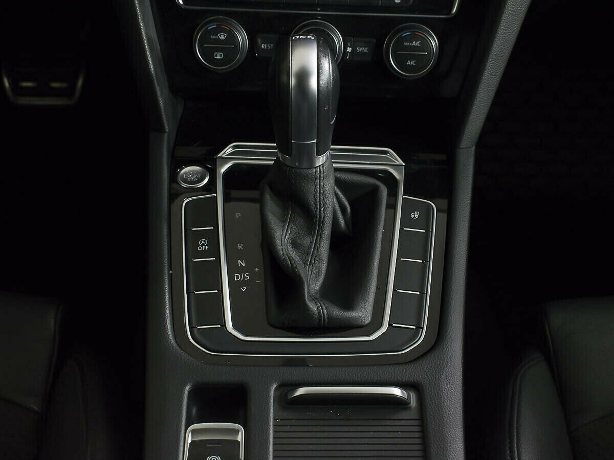 Volkswagen Passat, 1.8 л, Робот, 2018 фото 9