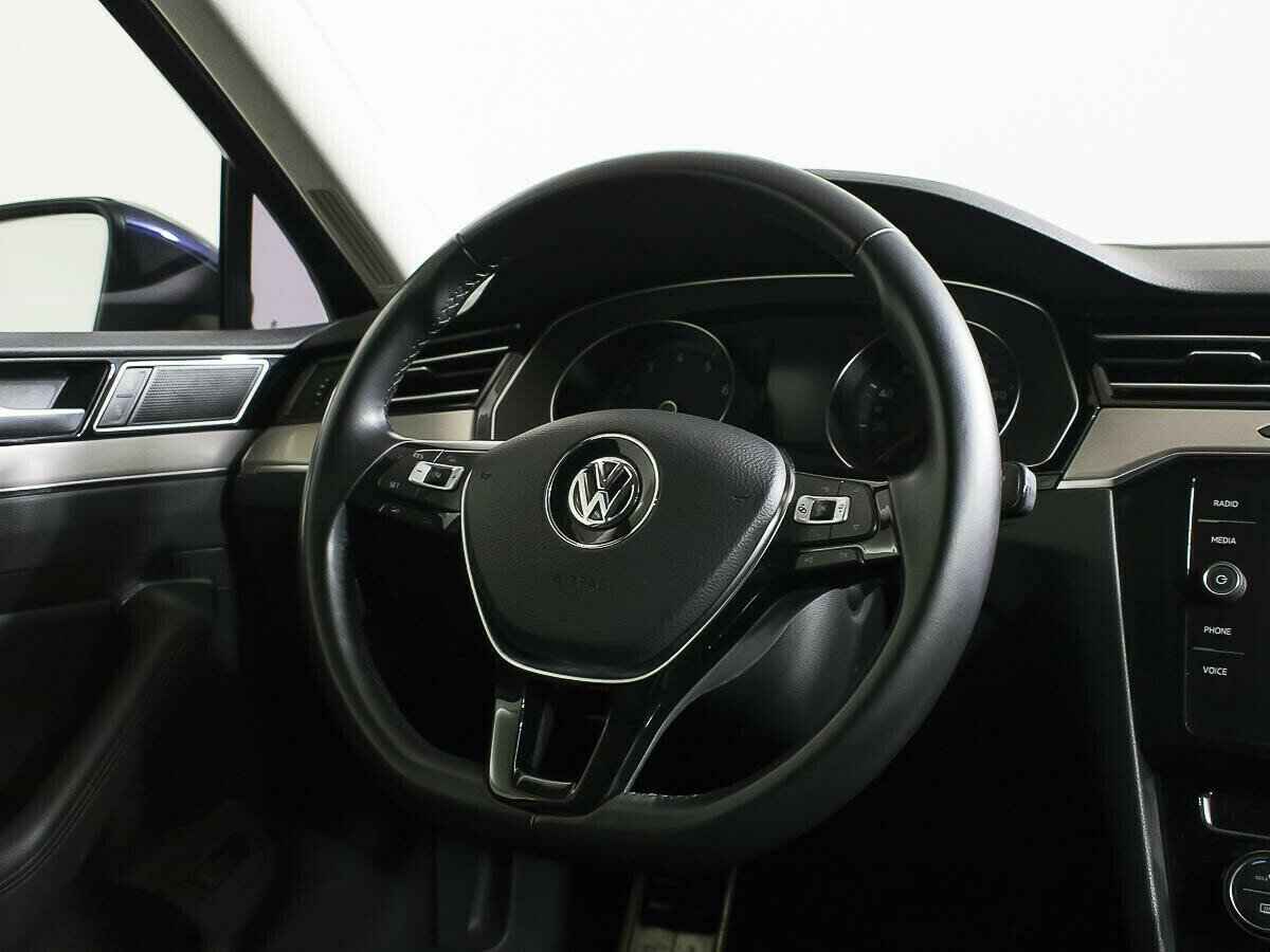 Volkswagen Passat, 1.8 л, Робот, 2018 фото 11