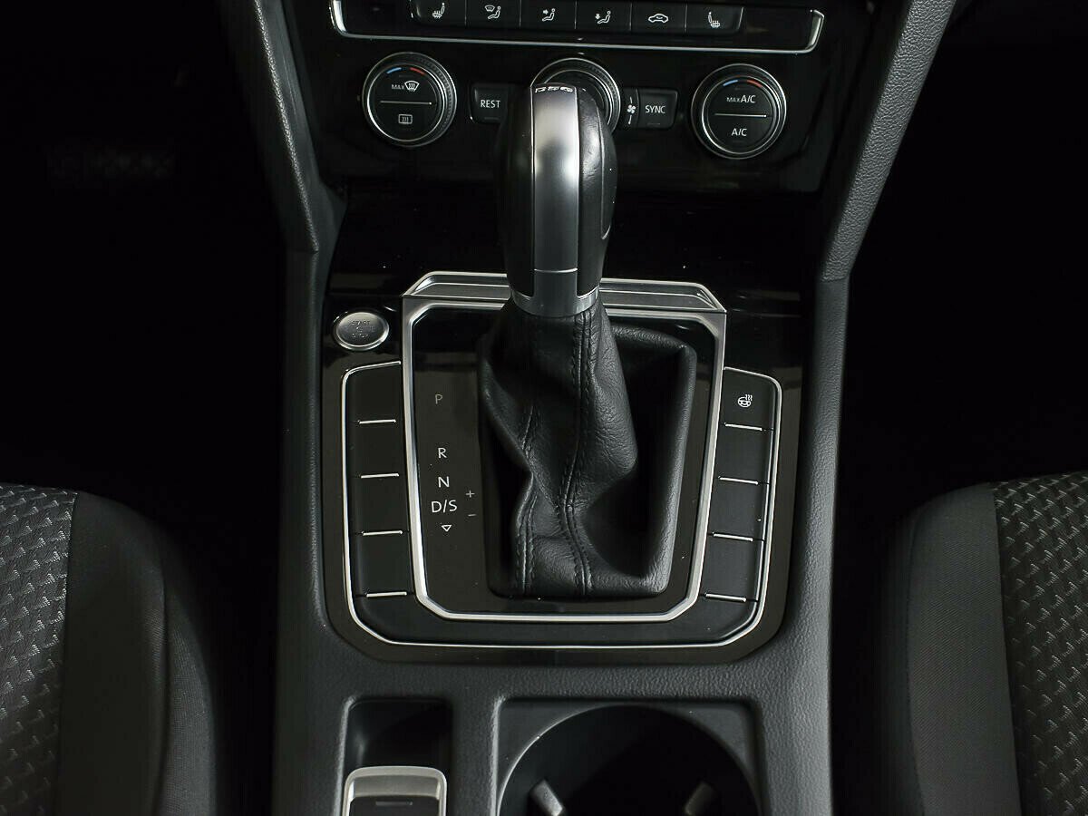 Volkswagen Passat, 2.0 л, Робот, 2017 фото 2