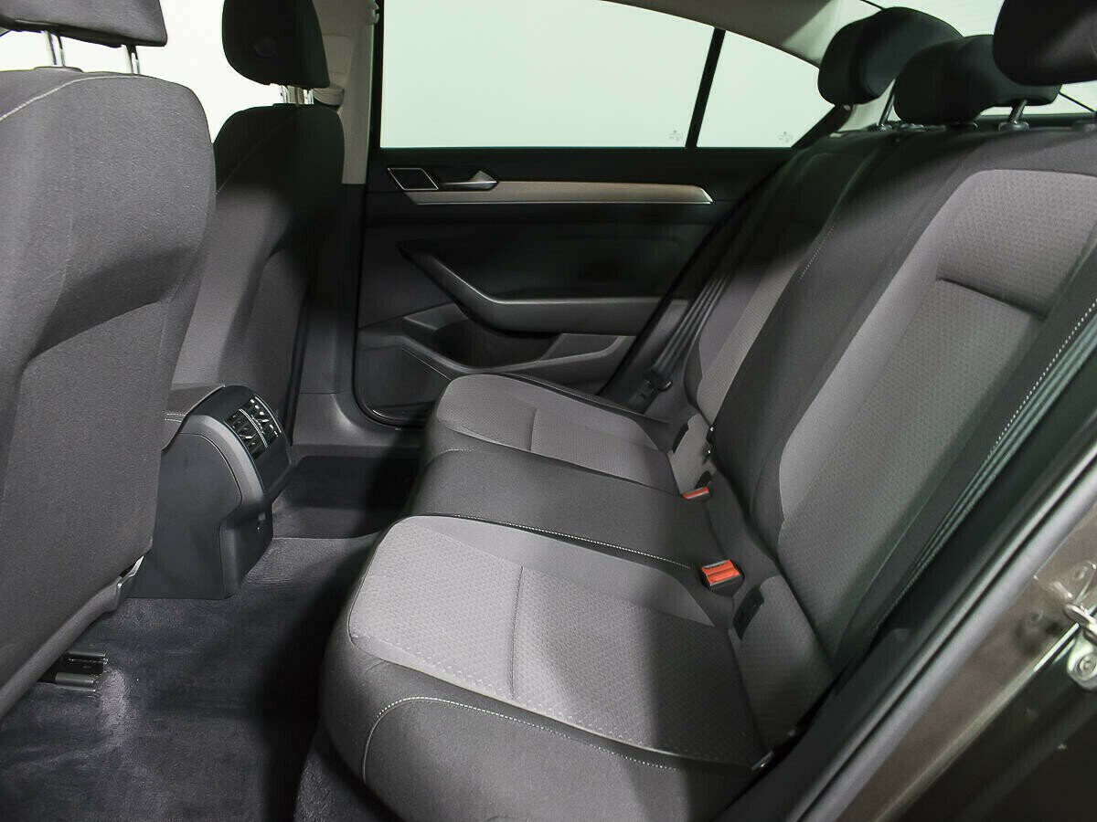 Volkswagen Passat, 2.0 л, Робот, 2017 фото 8