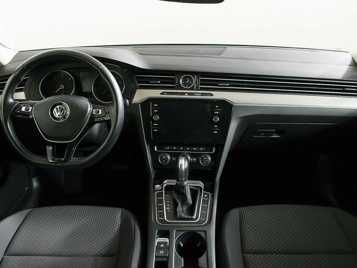 Volkswagen Passat, 2.0 л, Робот, 2017 фото 9