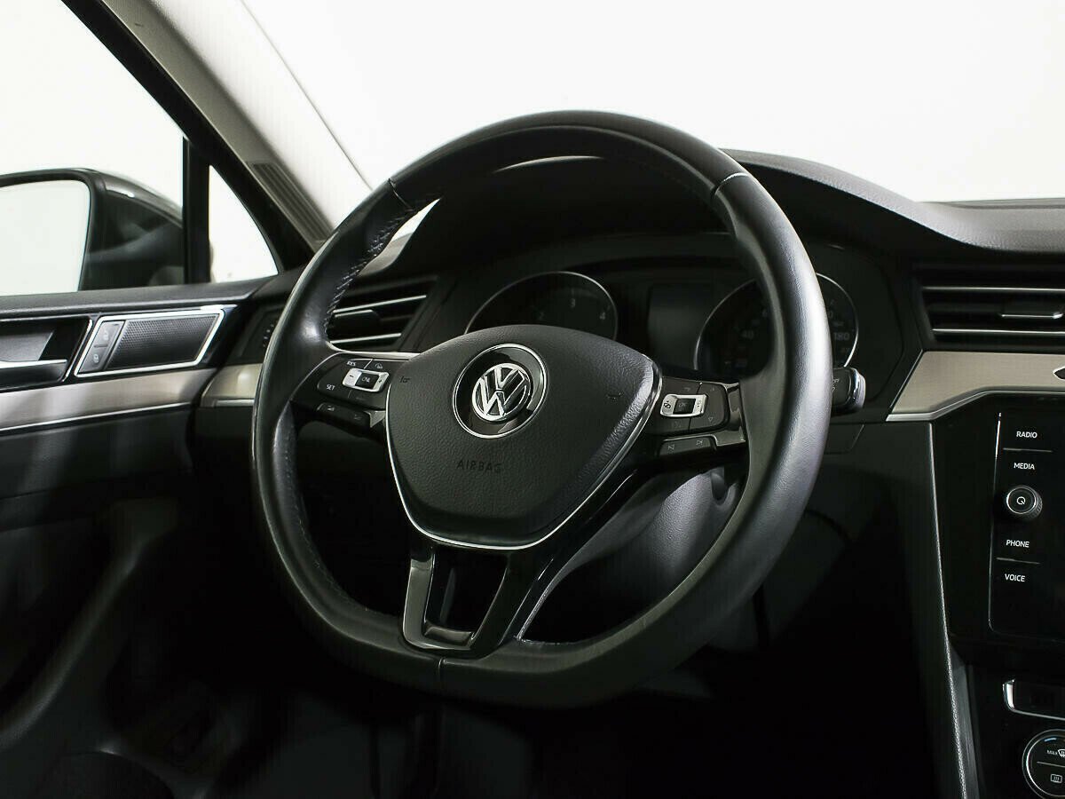 Volkswagen Passat, 2.0 л, Робот, 2017 фото 10