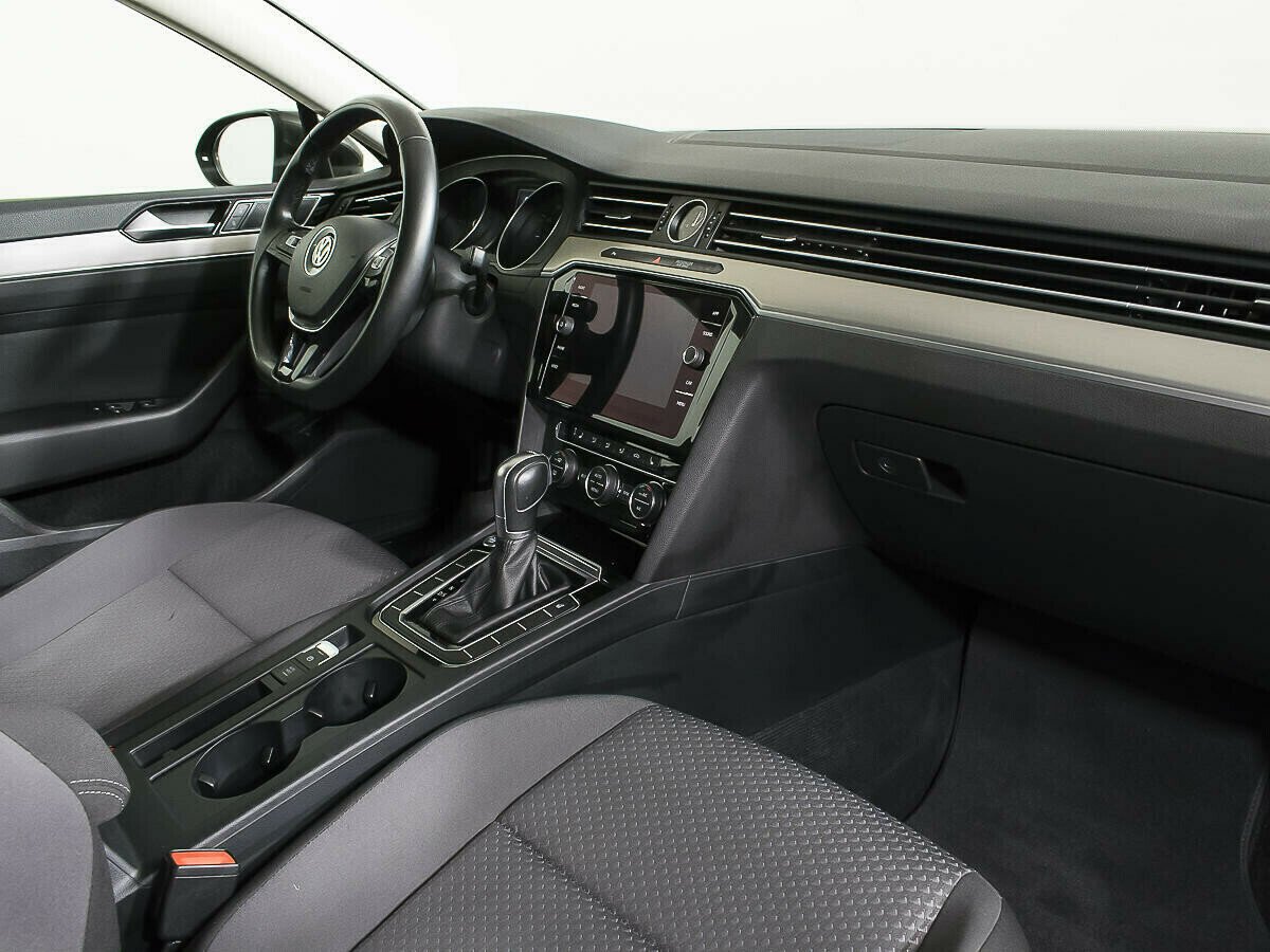 Volkswagen Passat, 2.0 л, Робот, 2017 фото 11
