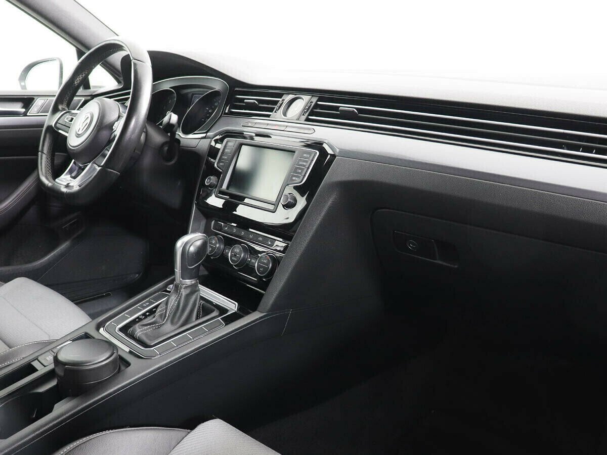 Volkswagen Passat, 1.4 л, Робот, 2017 фото 7