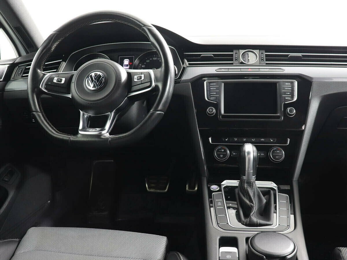 Volkswagen Passat, 1.4 л, Робот, 2017 фото 9