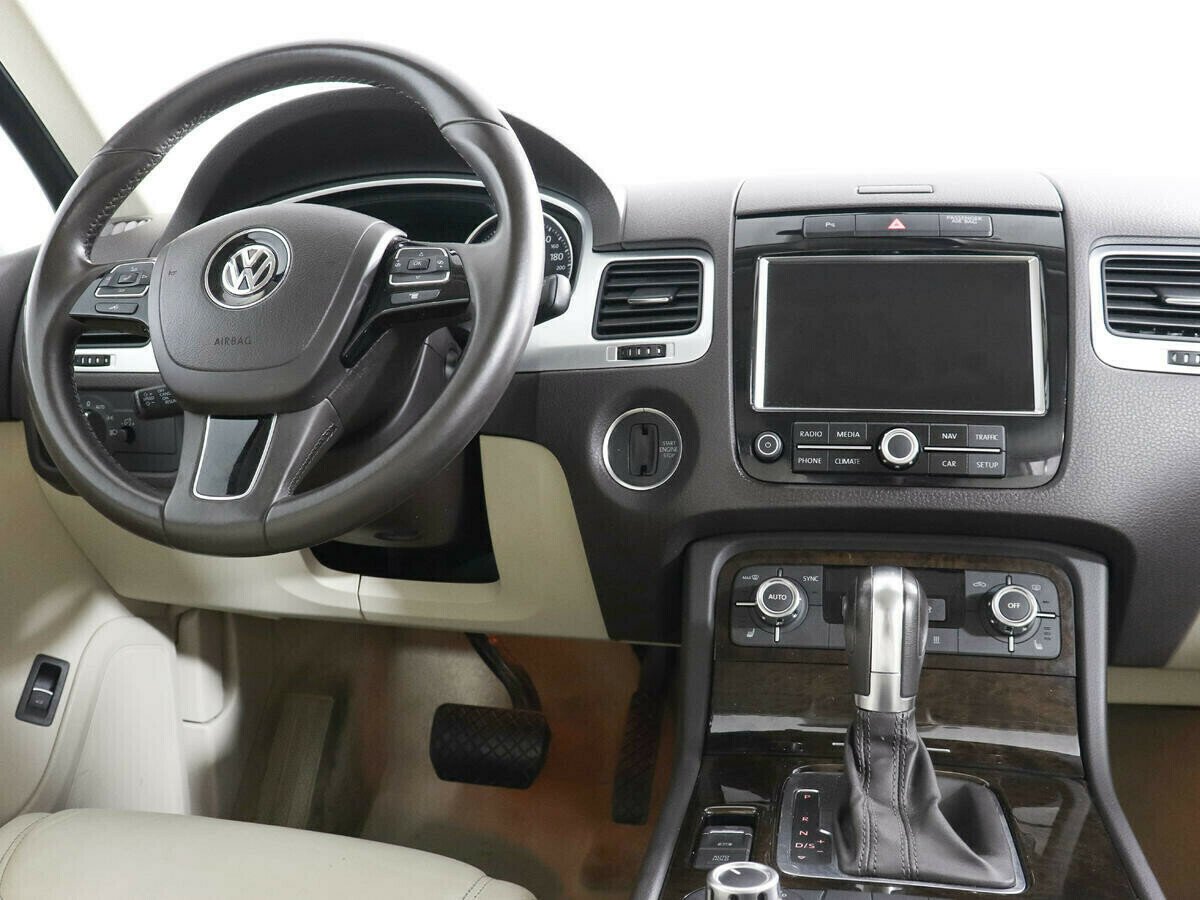 Volkswagen Touareg, 3.0 л, АТ, 2012 фото 1