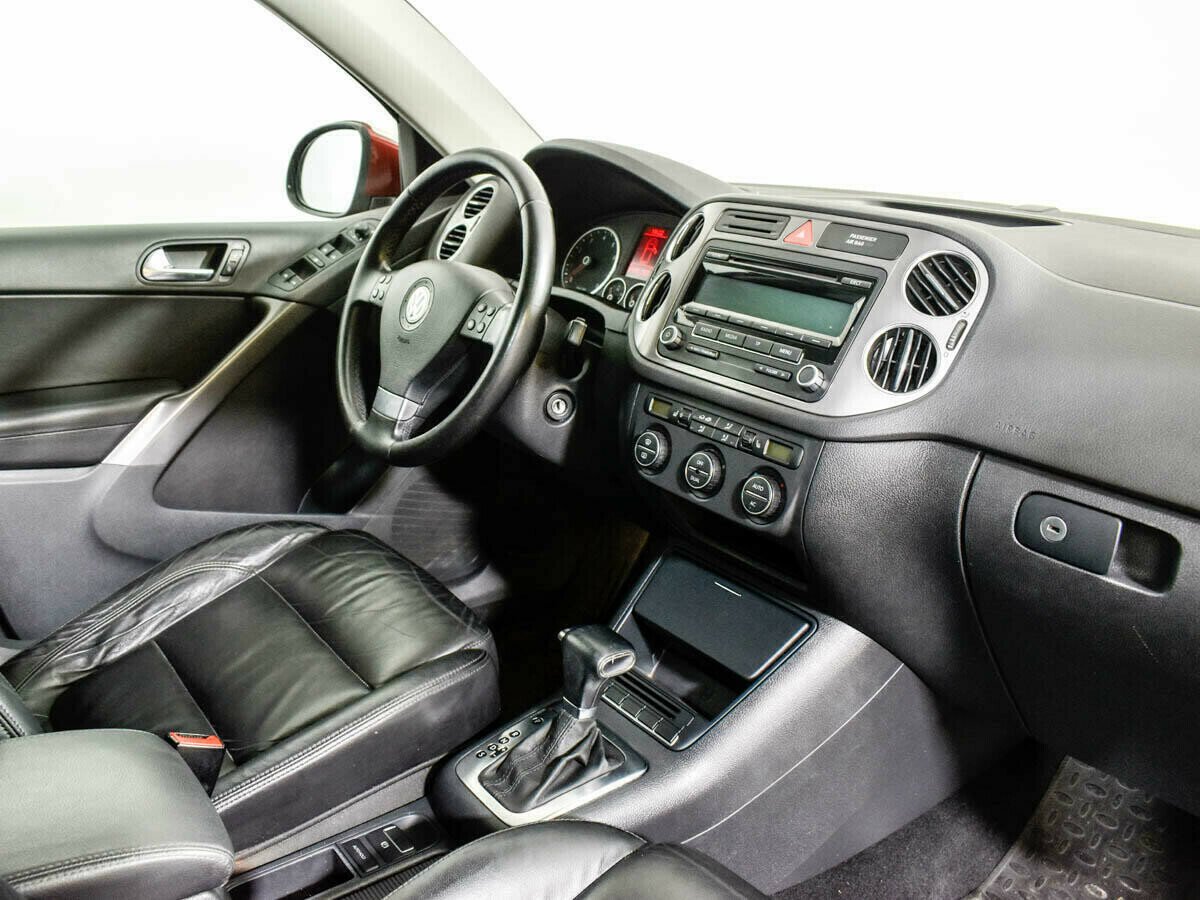 Volkswagen Tiguan, 2.0 л, АТ, 2010 фото 2
