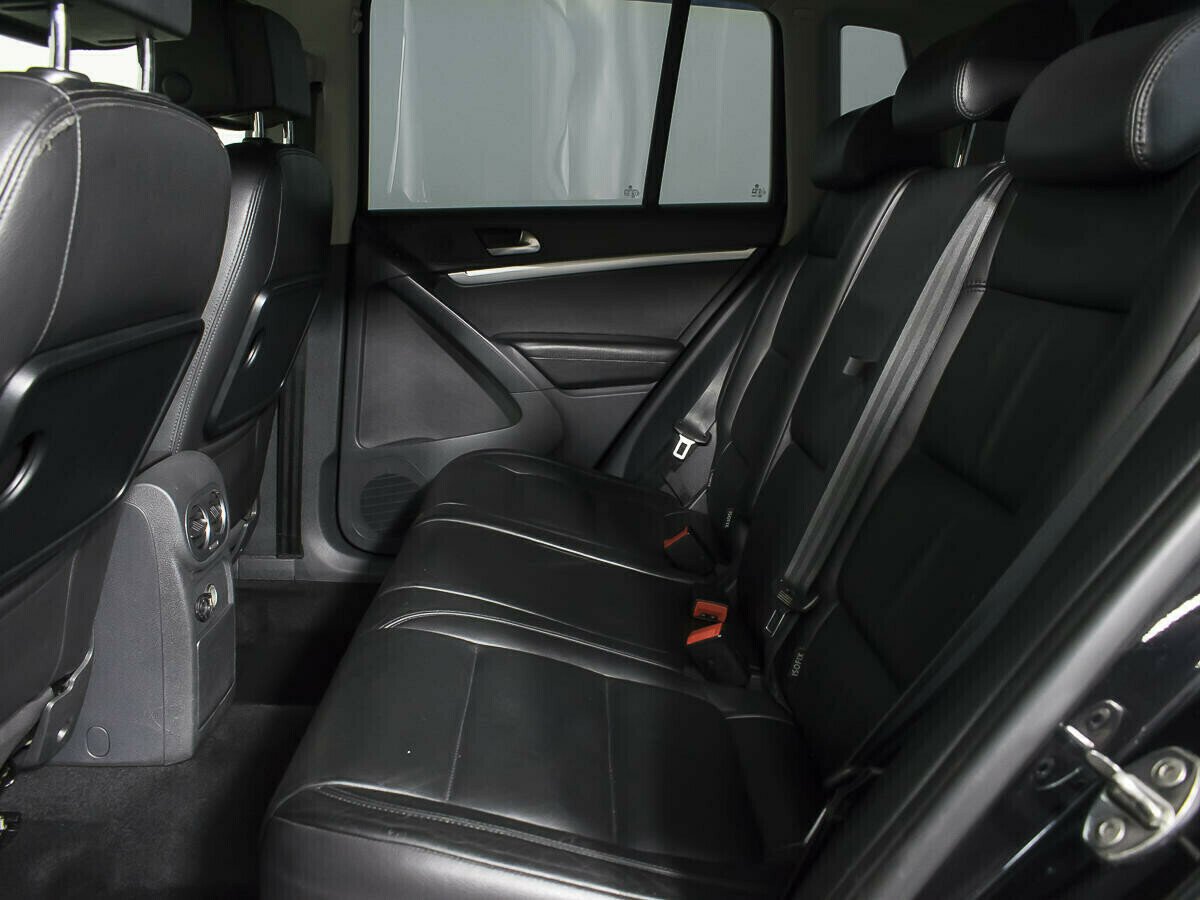 Volkswagen Tiguan, 2.0 л, АТ, 2012 фото 1