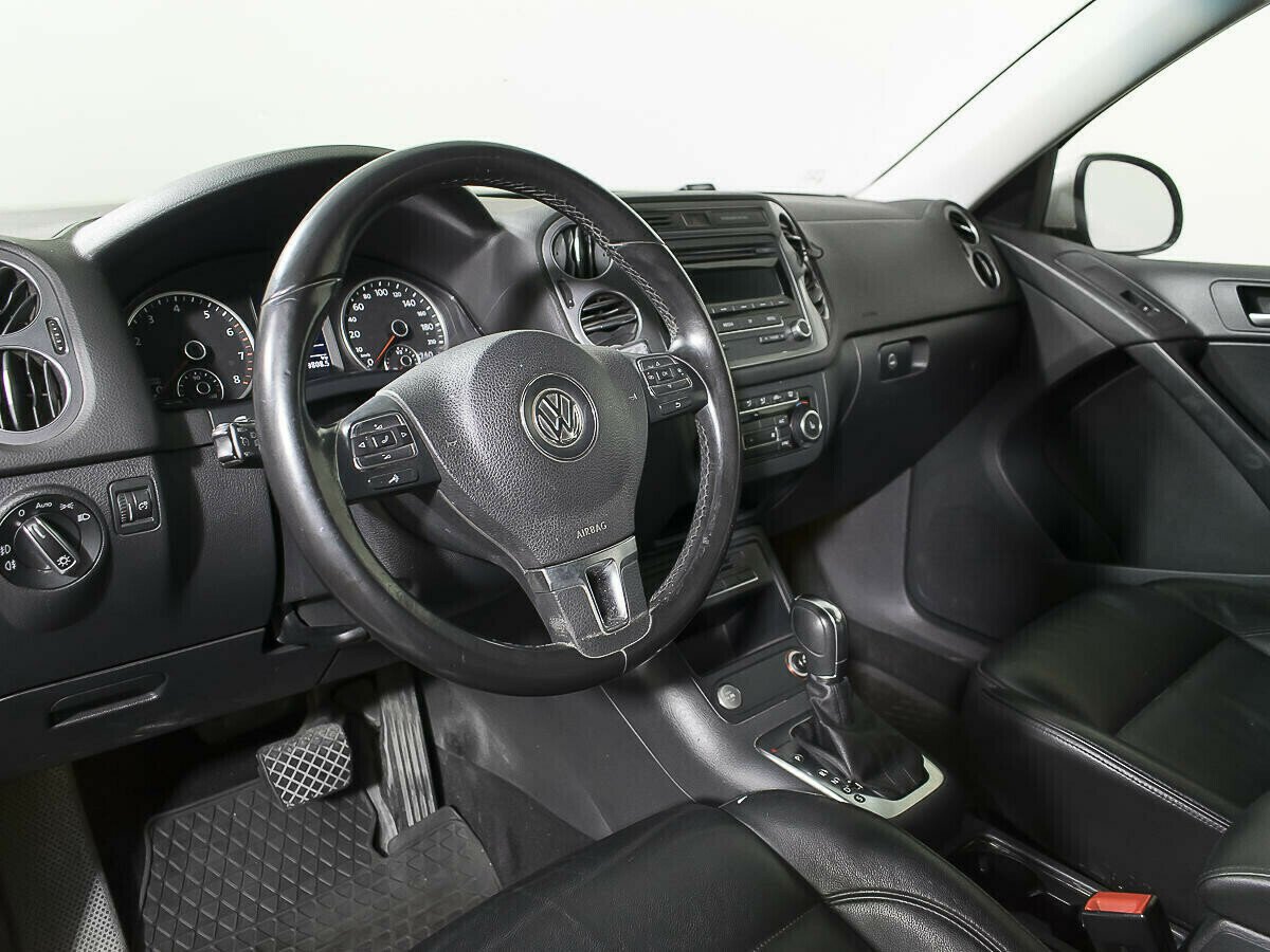 Volkswagen Tiguan, 2.0 л, АТ, 2015 фото 1