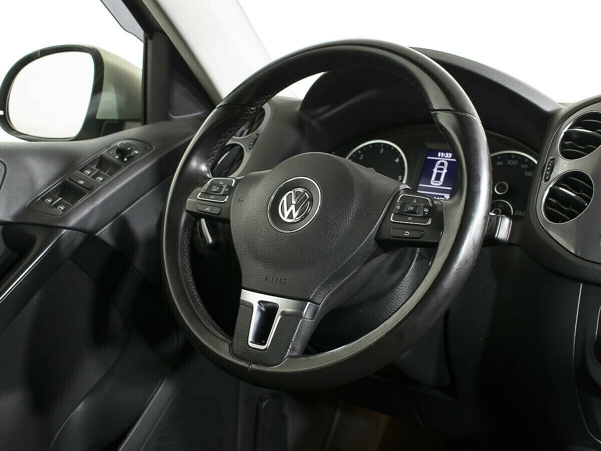 Volkswagen Tiguan, 2.0 л, АТ, 2015 фото 1