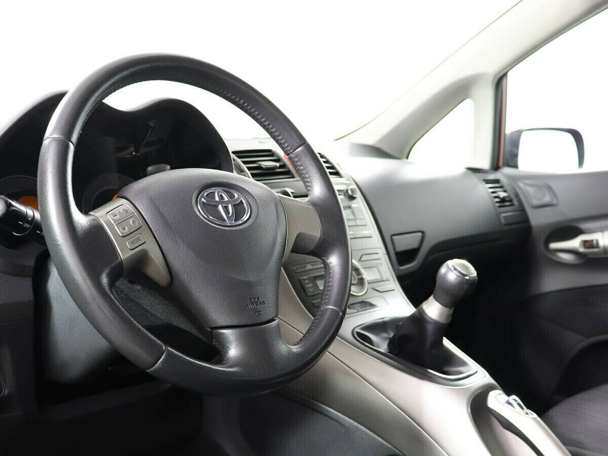 Toyota Auris, 1.3 л, МТ, 2010 фото 8