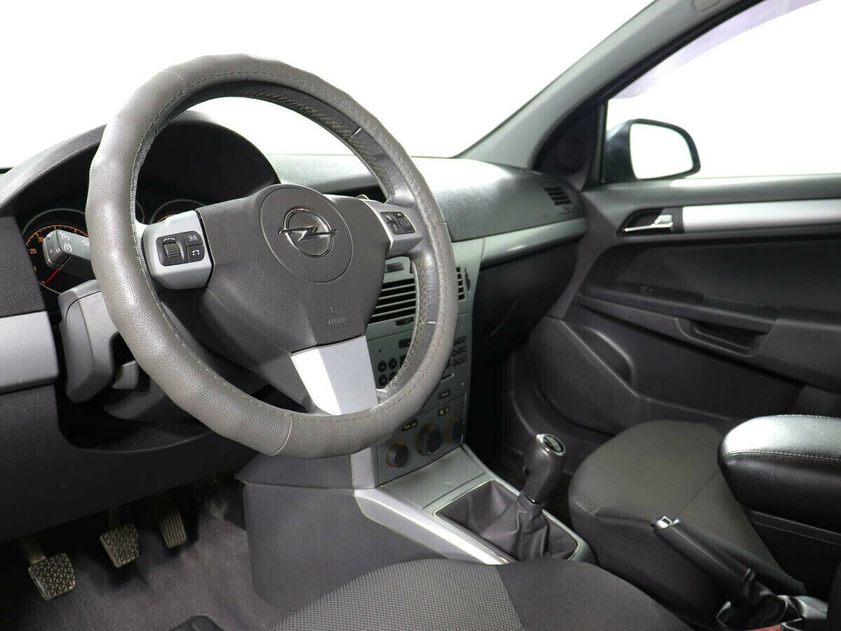 Opel Astra, 1.6 л, МТ, 2011 фото 2