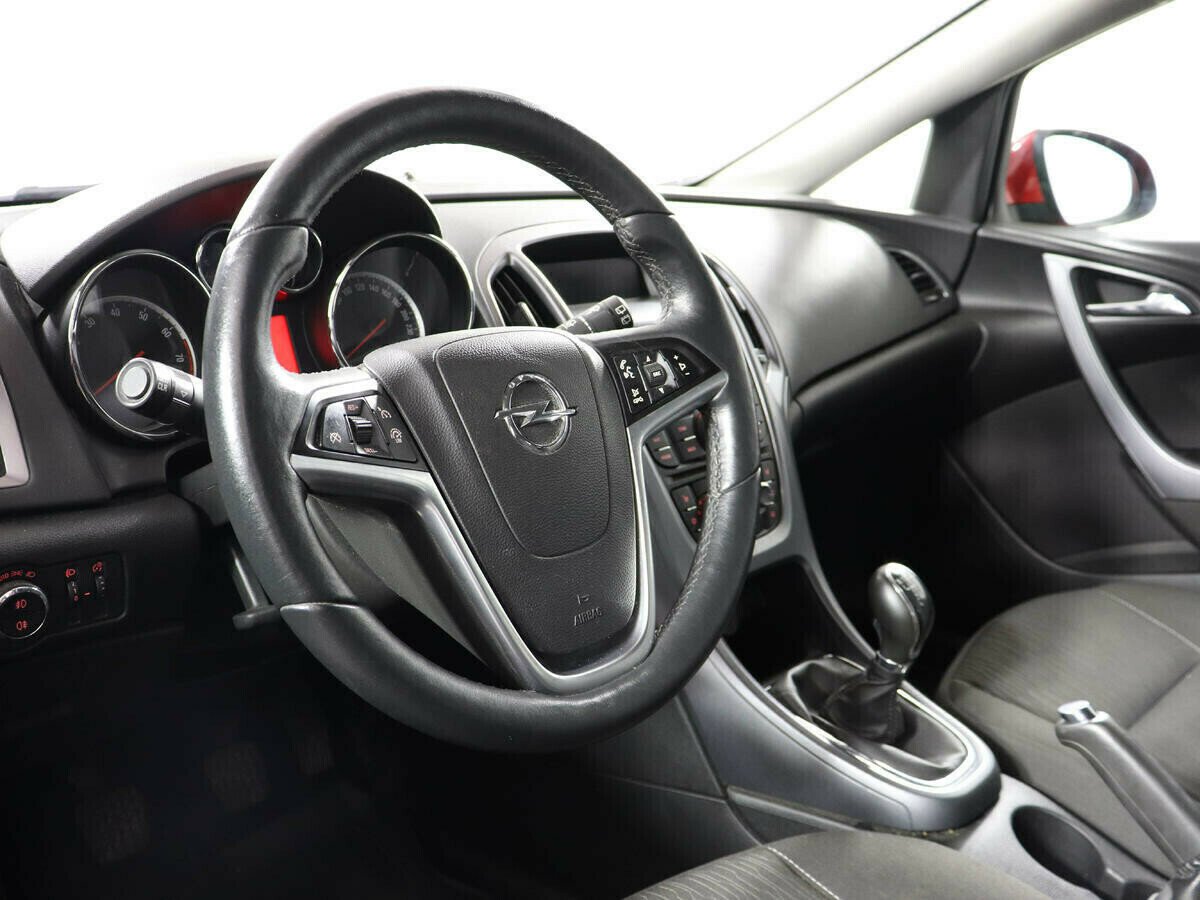 Opel Astra, 1.6 л, МТ, 2013 фото 2