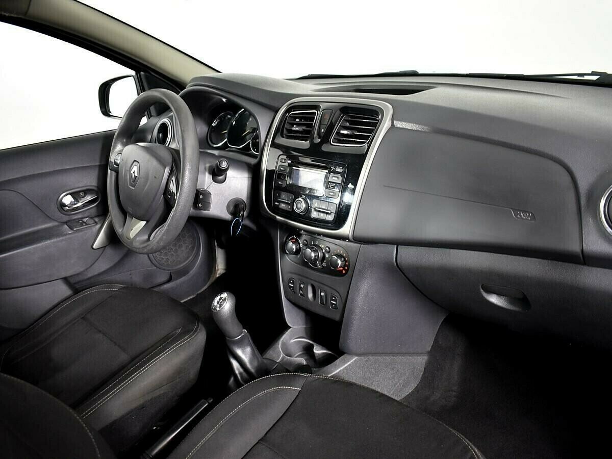 Renault Logan, 1.6 л, МТ, 2016 фото 1