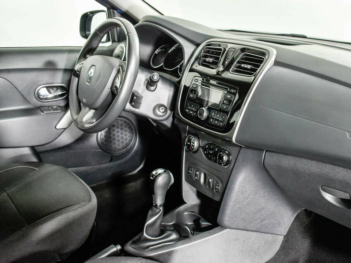 Renault Sandero, 1.6 л, АТ, 2017 фото 1