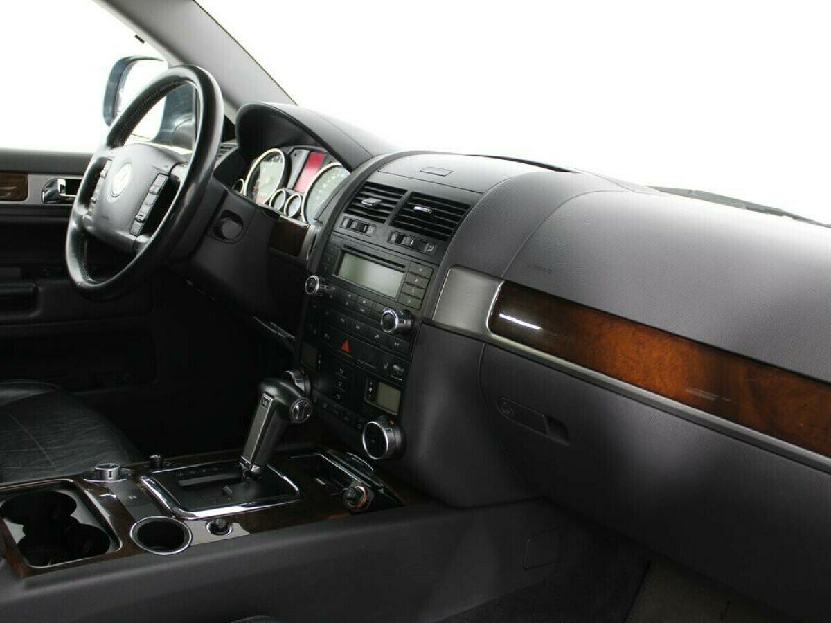 Volkswagen Touareg, 4.2 л, АТ, 2010 фото 2