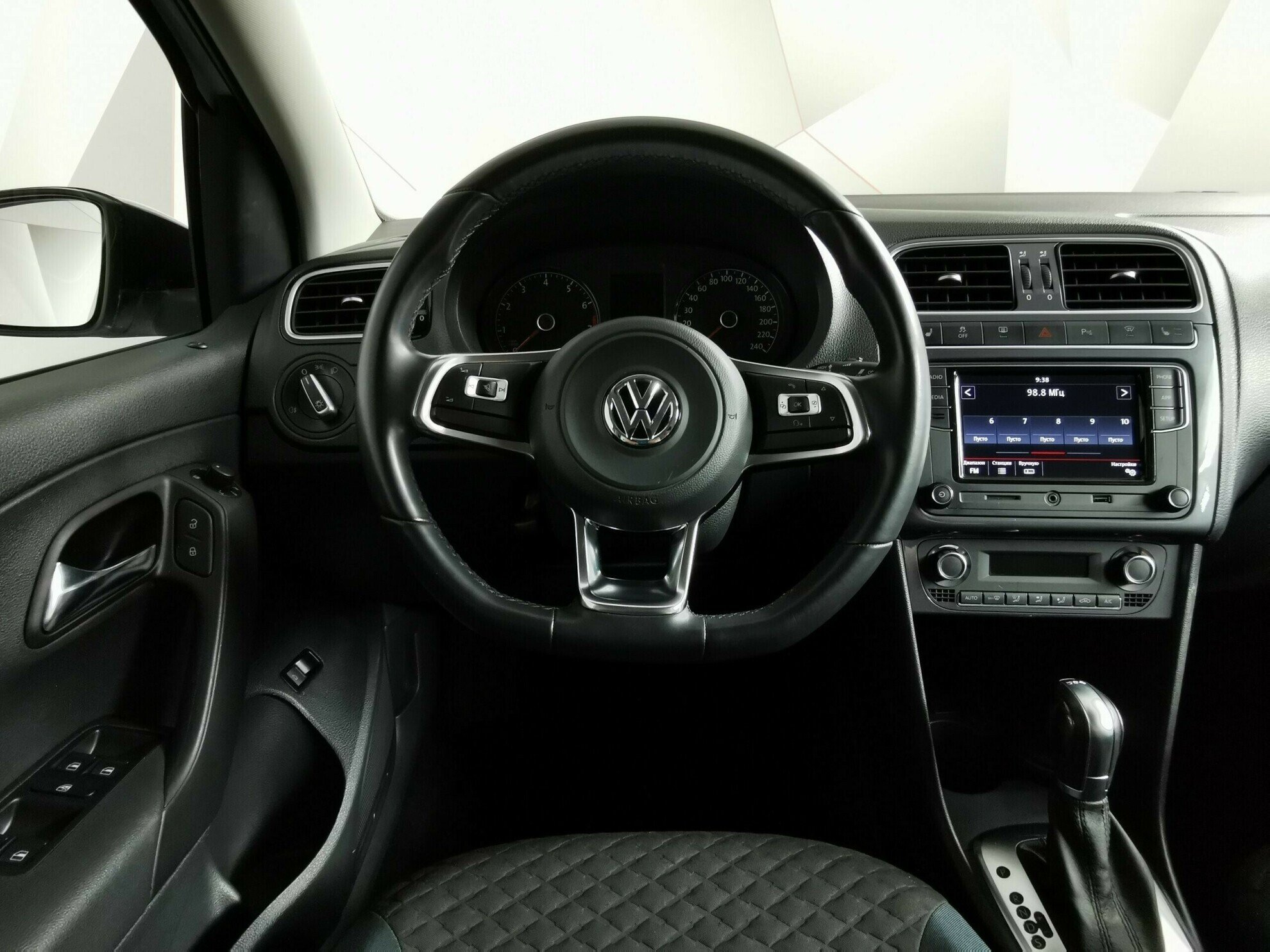 Volkswagen Polo, 1.6 л, АТ, 2016 фото 10