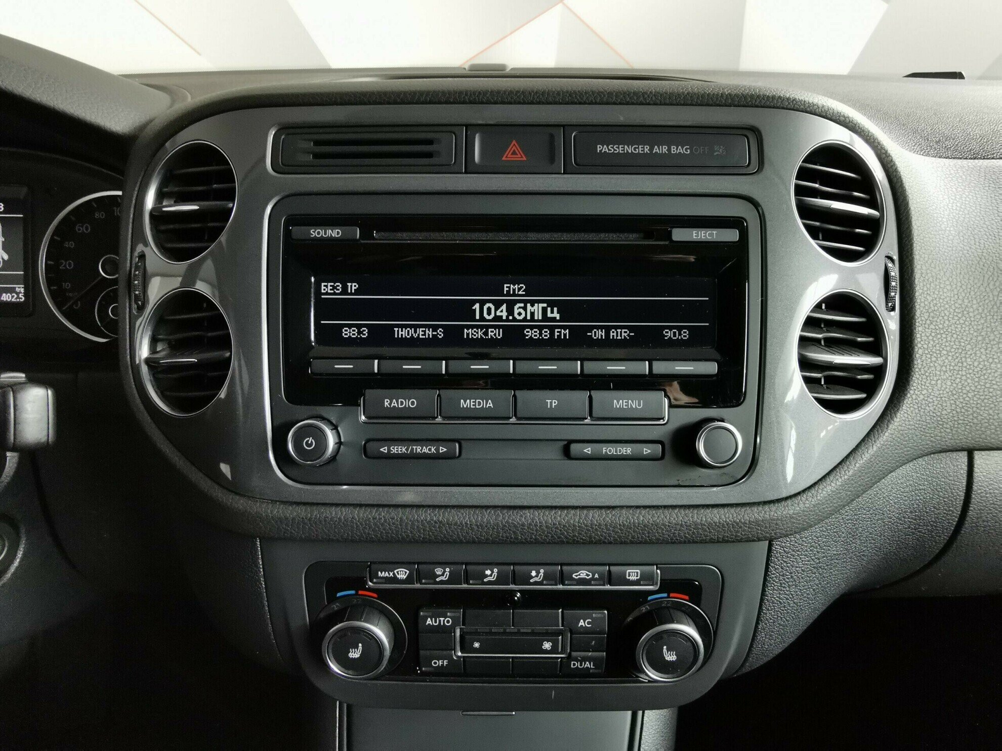 Volkswagen Tiguan, 2.0 л, АТ, 2012 фото 1