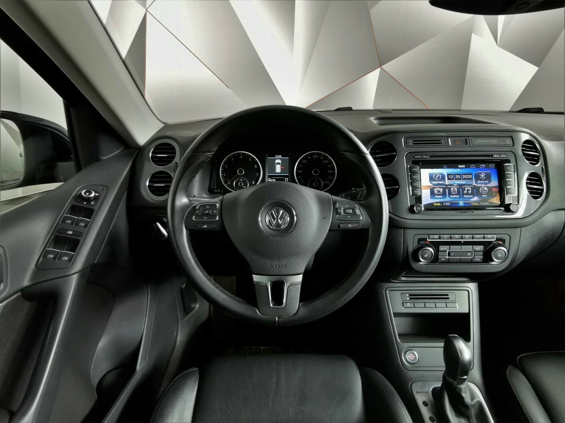 Volkswagen Tiguan, 2.0 л, АТ, 2015 фото 9