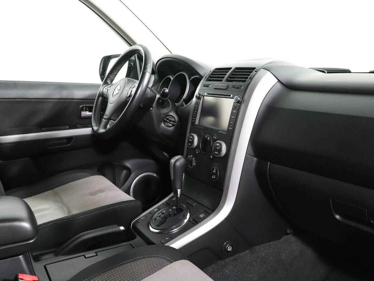 Suzuki Grand Vitara, 2.4 л, АТ, 2011 фото 1