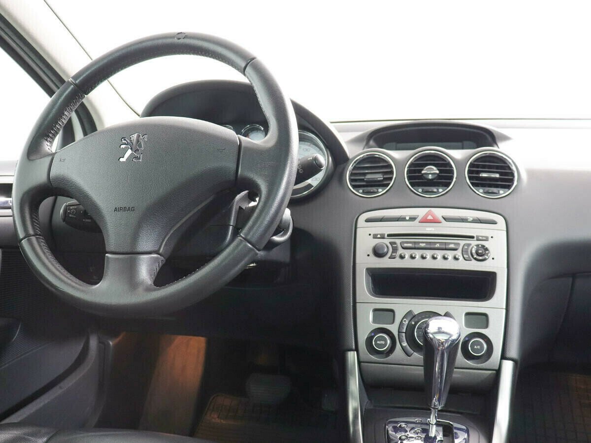 Peugeot 308, 1.6 л, АТ, 2011 фото 2