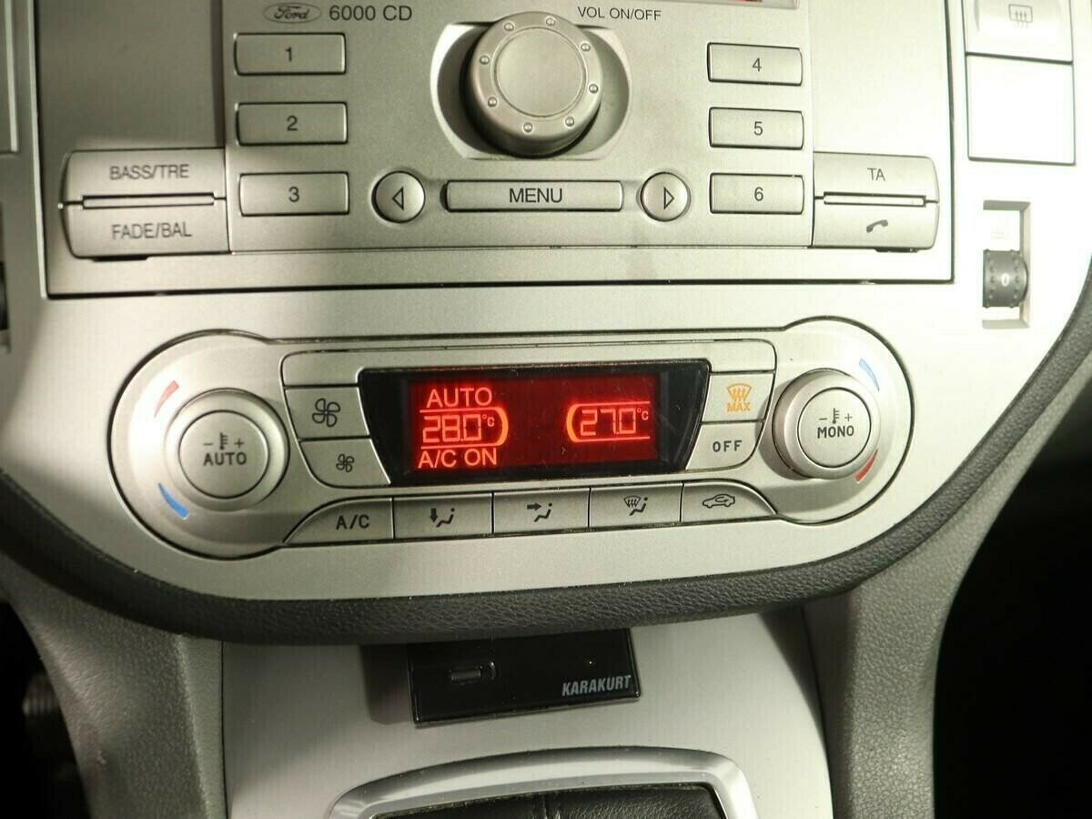 Ford Kuga, 2.0 л, МТ, 2010 фото 2
