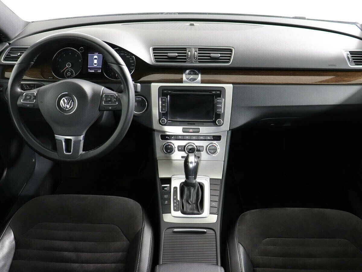 Volkswagen Passat, 1.8 л, Робот, 2014 фото 1
