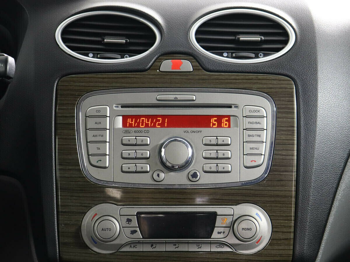 Ford Focus, 1.6 л, МТ, 2010 фото 1