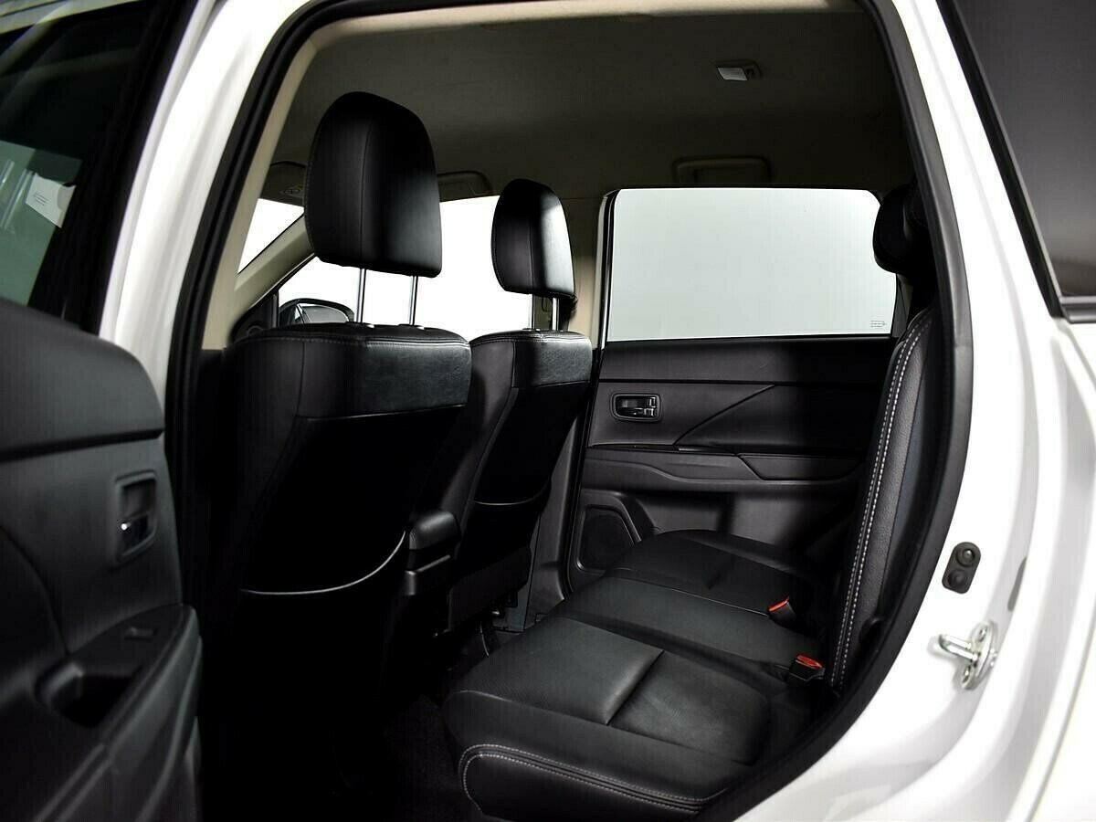 Mitsubishi Outlander, 2.4 л, Вариатор, 2014 фото 2