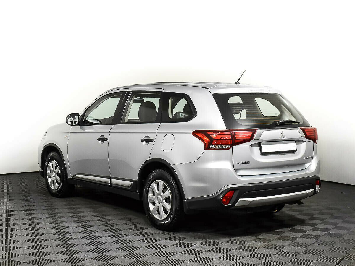 Mitsubishi Outlander, 2.0 л, Вариатор, 2015 фото 6